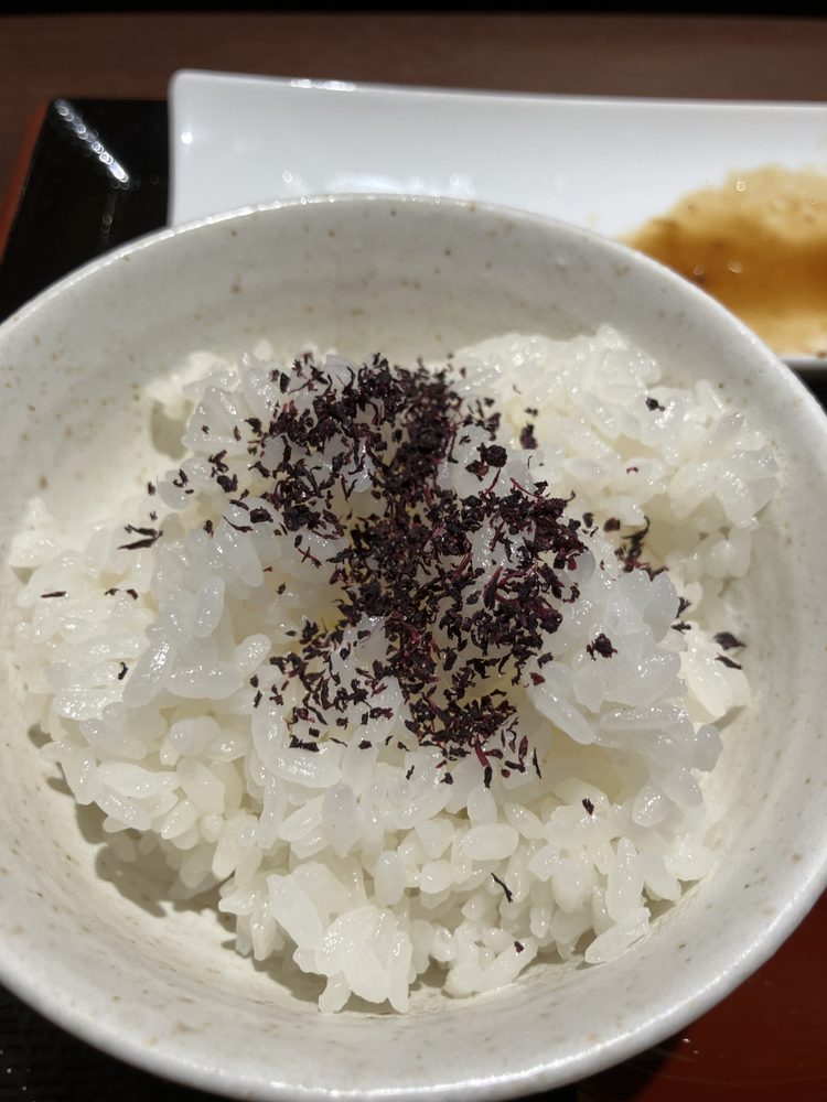 ゆかりをかけたご飯
