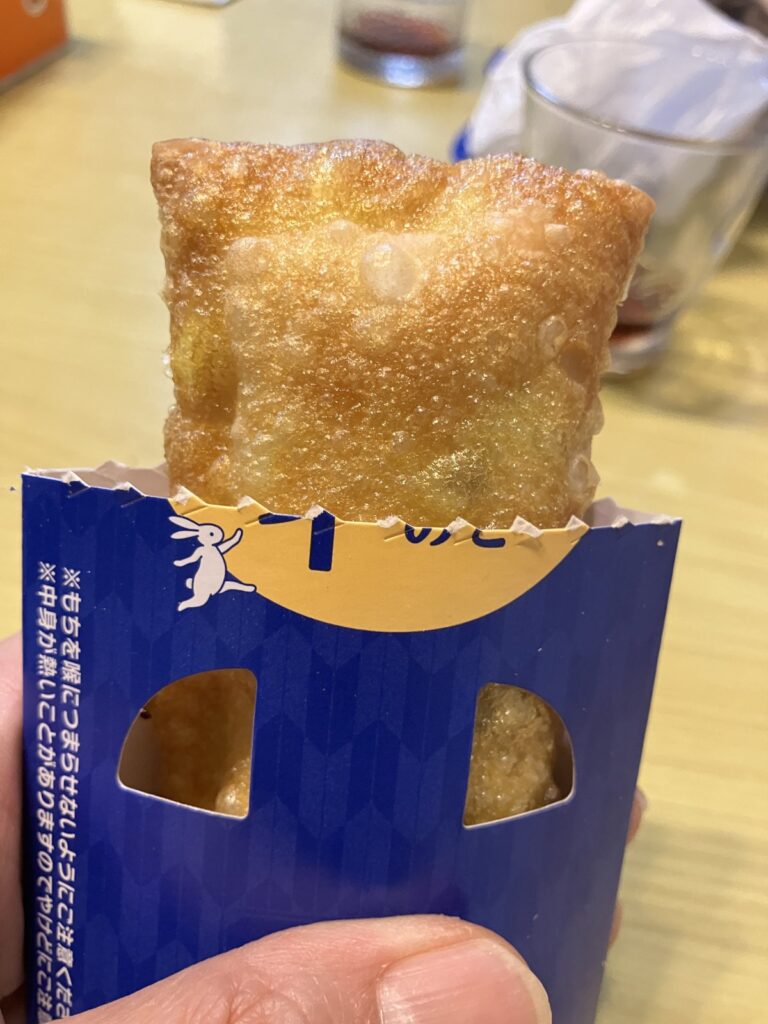 箱から取り出したマクドナルドの月見パイ（2026年）